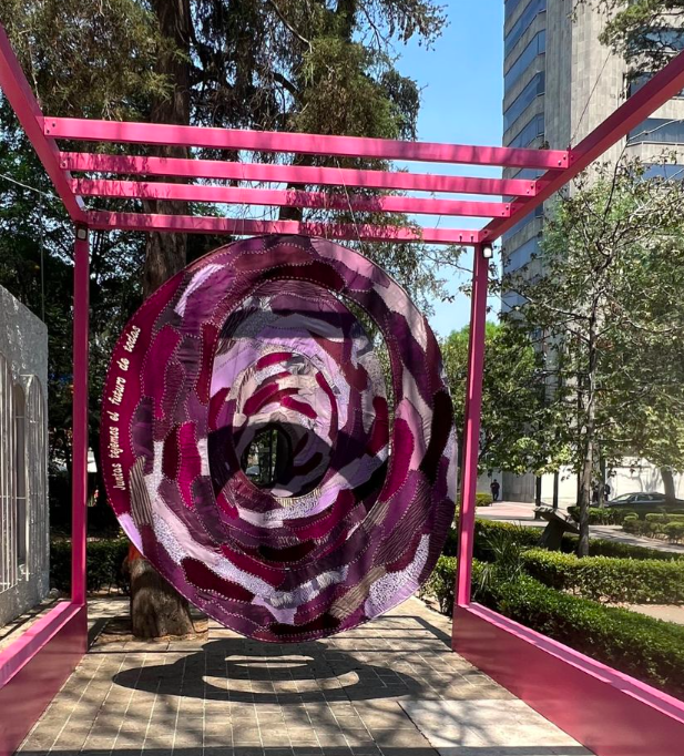 Juntas tejemos el futuro de todas, arte que conmemora a las mujeres